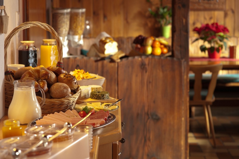 boulangerie-PIGNANS-min_breakfast_buffet_food_restaurant_meal_hotel_plate_fresh-718745